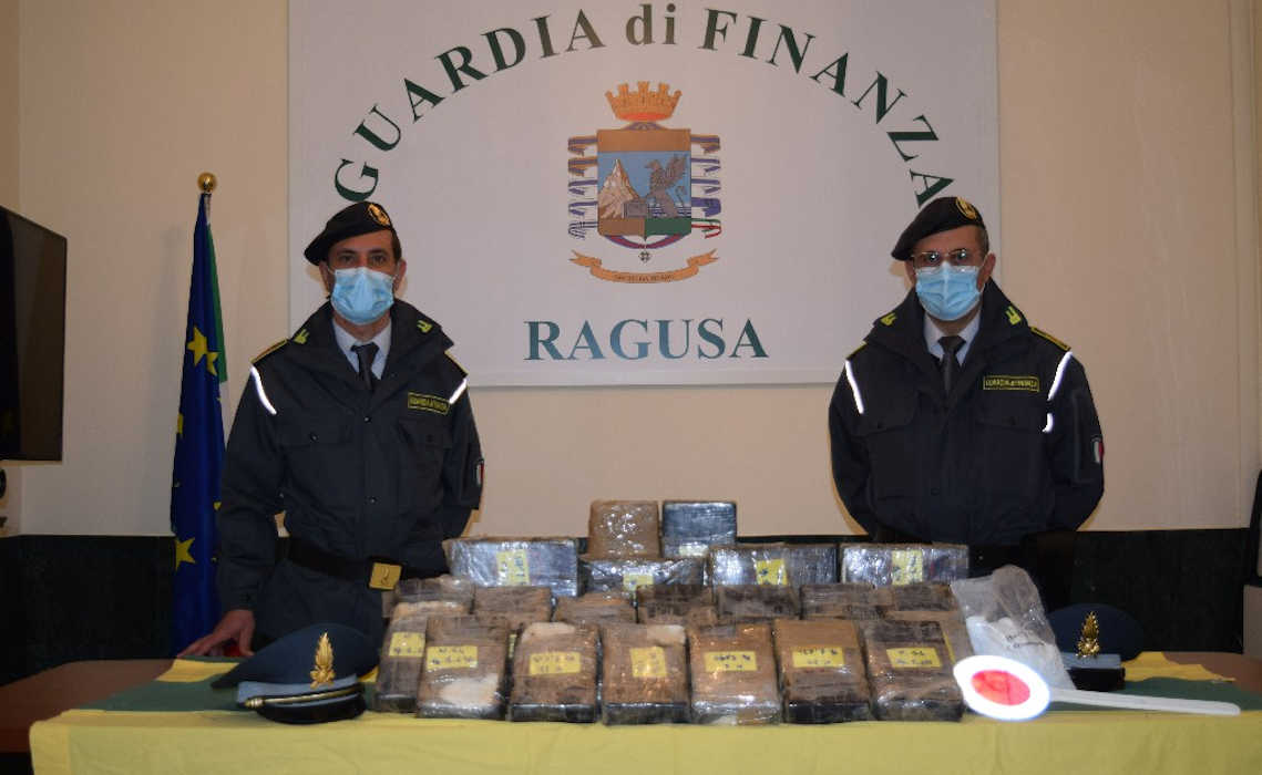 Ragusa 30 Kg Di Cocaina Trovati In Spiaggia Quotidiano Di Ragusa