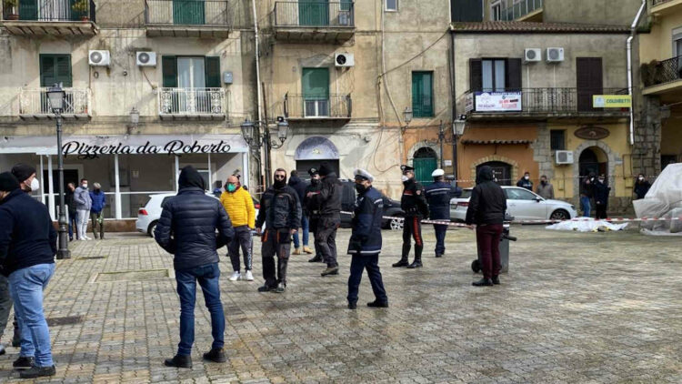 Omicidio Nell Agrigentino Enne Ucciso In Piazza Progresso