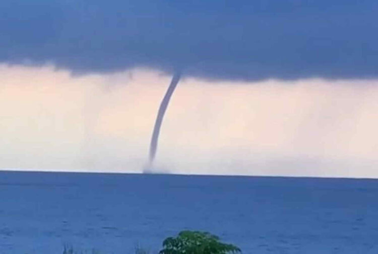 Maltempo In Sicilia Tromba D Aria Nello Stretto Di Messina Video