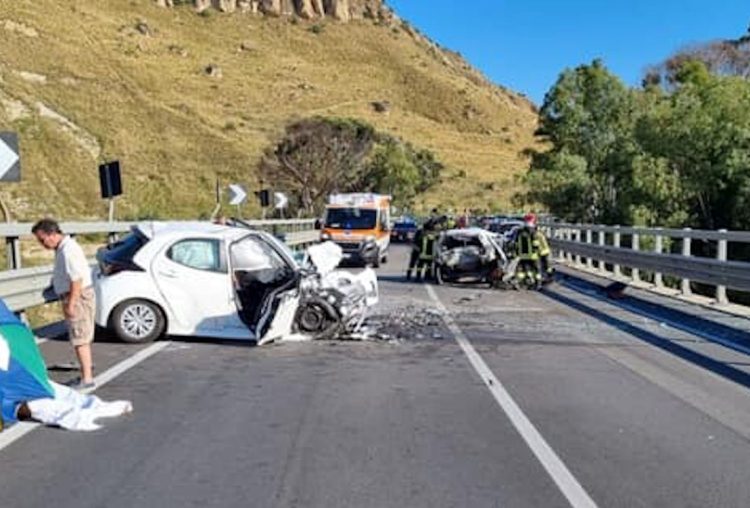 Incidente Stradale Sale A 3 Il Numero Dei Morti Muore Eleonora Modica