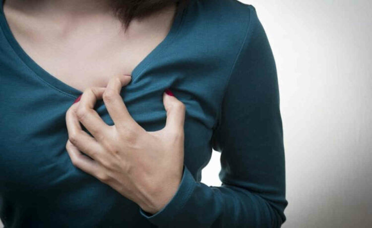 How to recognize a heart attack: 5 symptoms in women