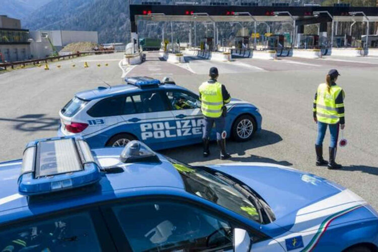 giovane di 22 in sella ad Honda Sh