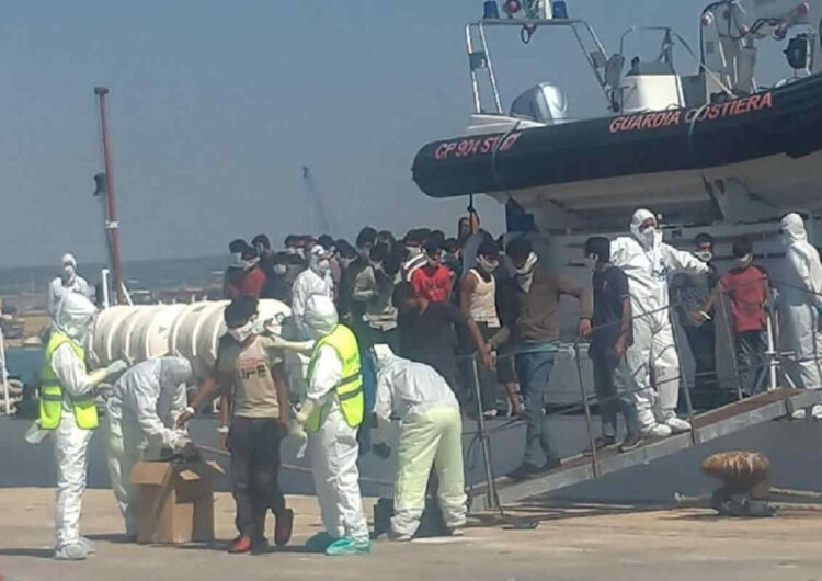 Pozzallo Oggi L Arrivo Di Migranti Soccorsi Da Nave Diciotti