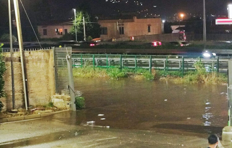 Maltempo, Bomba D'acqua Su Palermo: Allagamenti E Strade Come Fiumi ...